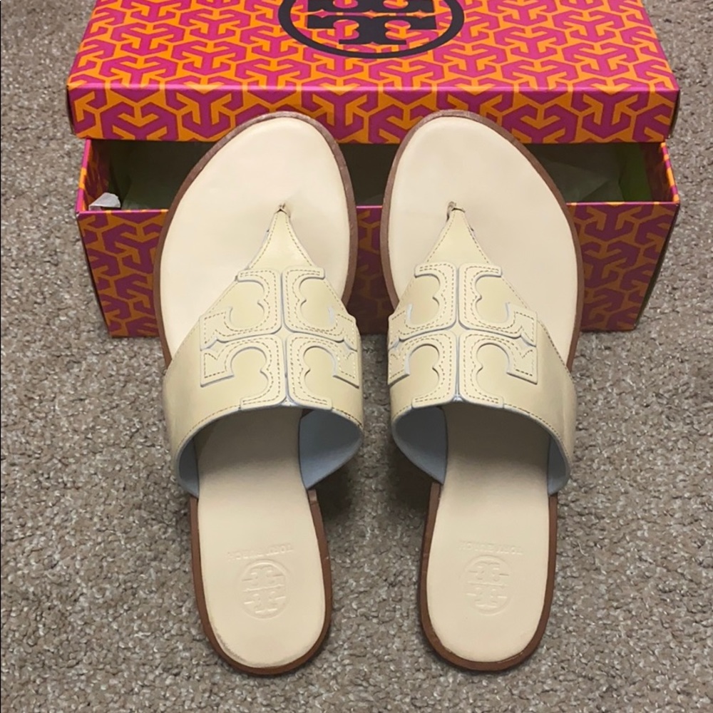 Excellent condition Tory Burch Logo Thong sandal